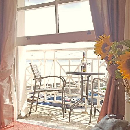 Flat 4, Den House Apartment Тинмут Екстериор снимка