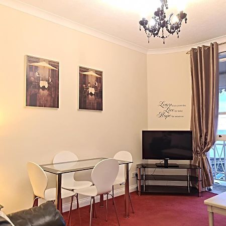 Flat 4, Den House Apartment Тинмут Екстериор снимка